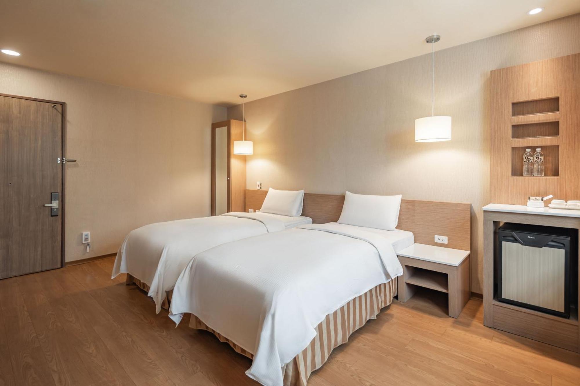 Kindness Hotel - Kaohsiung Main Station Phòng bức ảnh