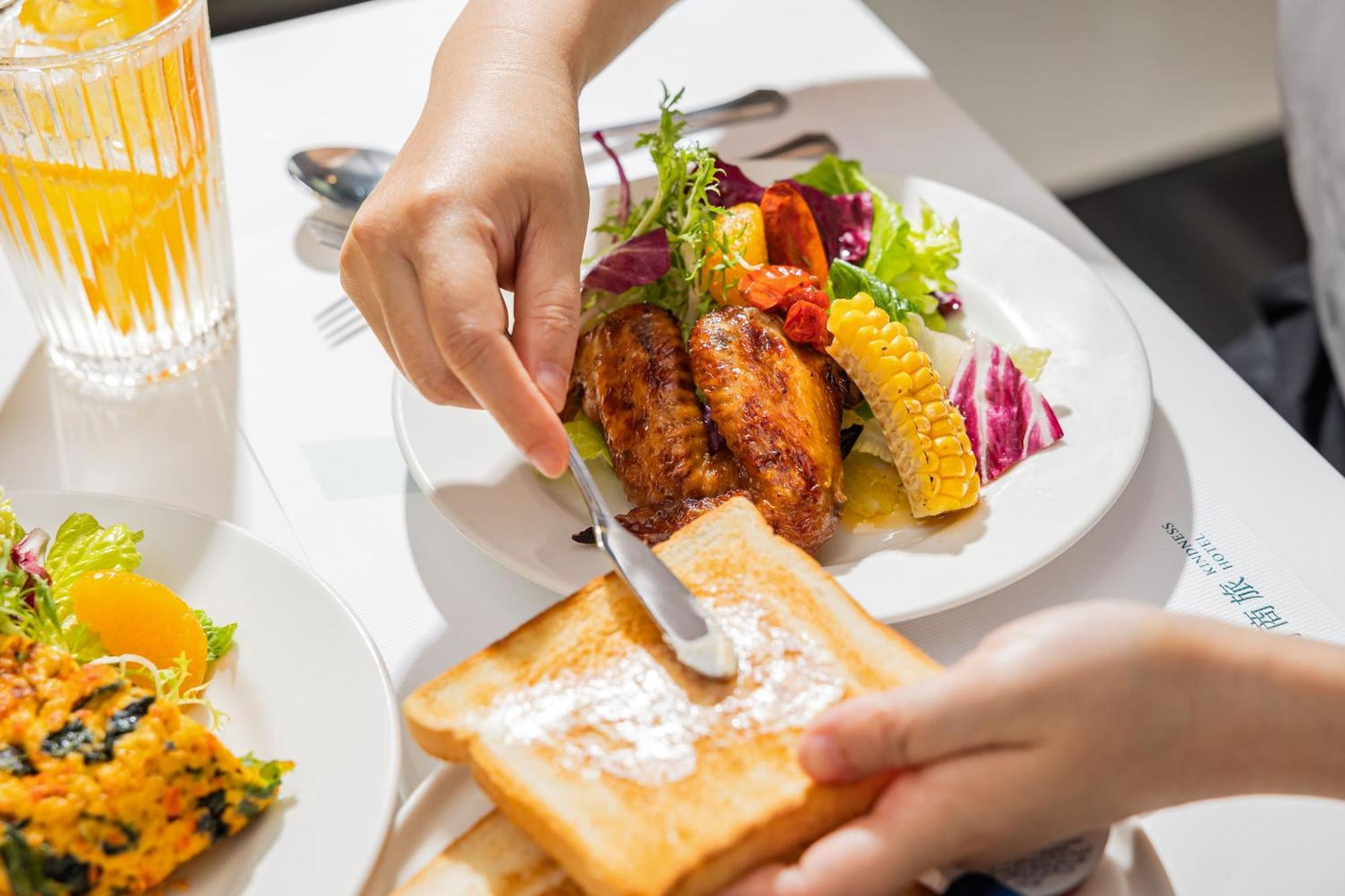 Kindness Hotel - Kaohsiung Main Station Ngoại thất bức ảnh