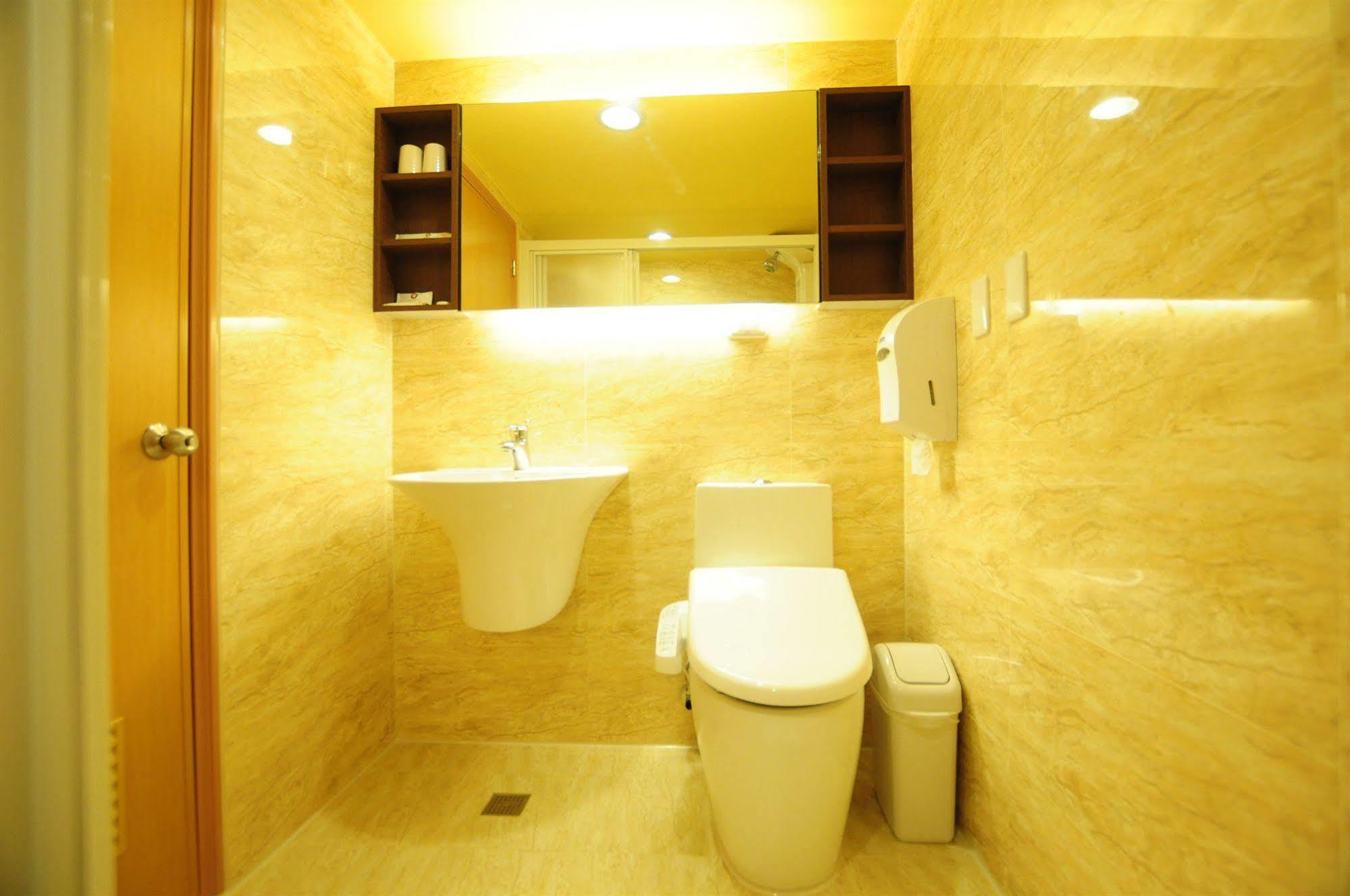 Kindness Hotel - Kaohsiung Main Station Ngoại thất bức ảnh